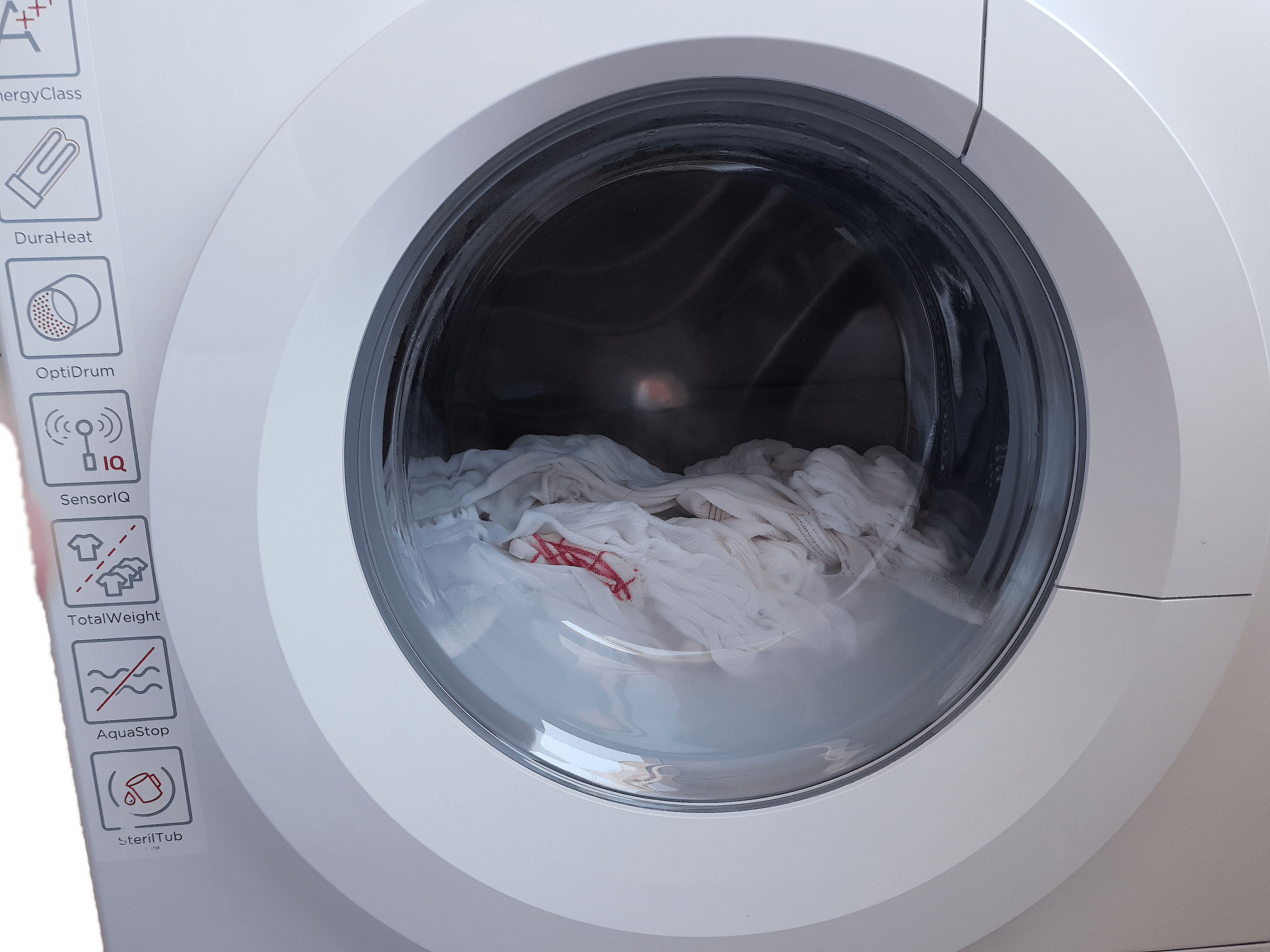 Die Wäsche in der Waschmaschine